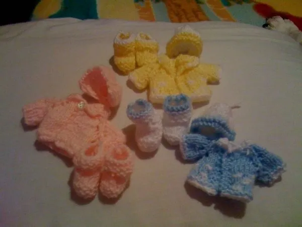 Chambritas tejidas para baby shower - Imagui