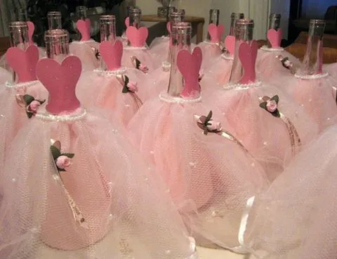Centro de mesa para 15 años con botellas | Candyland | Pinterest ...
