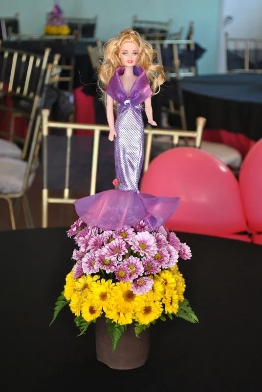 Centro de mesa flores naturales Barbie | fiestas | Pinterest ...