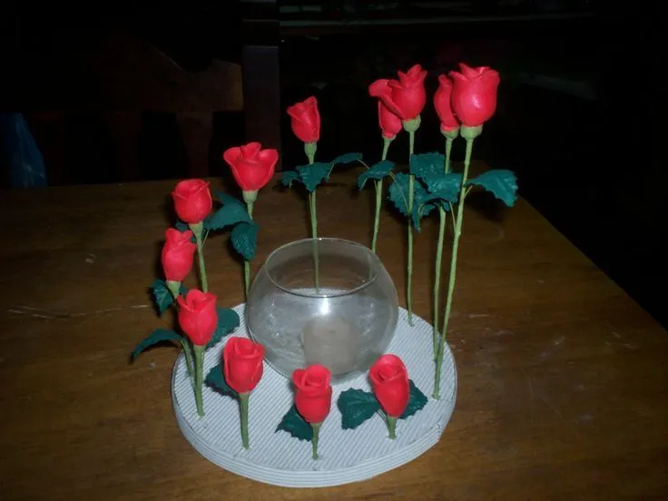 Centros de mesa para comunión con flores de goma eva - Imagui