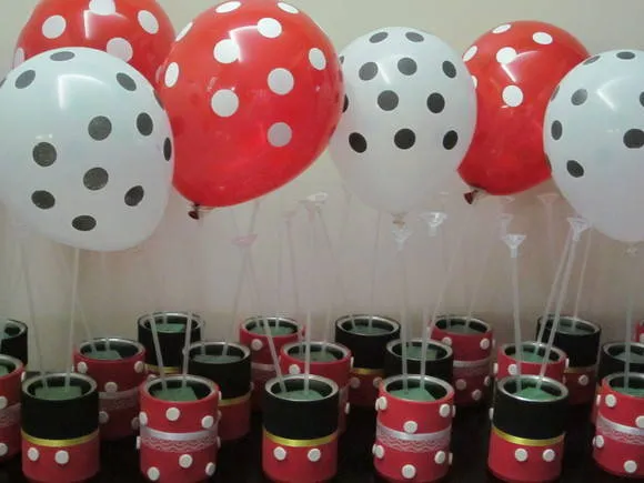 Centro de mesa de Mickey Mouse con globos - Imagui