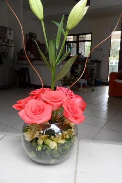 Centros de mesa con peceras y flores - Imagui