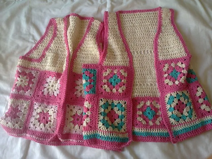 Chalecos crochet para nenas | COCHET: GRANNY SQUARE HELLO AGAIN ...