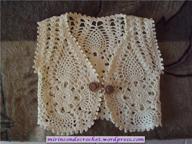 Boleros circulares tejidos a crochet para niñas con patrones - Imagui