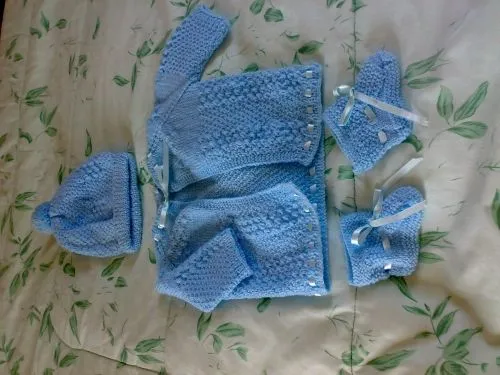 Como tejer una chambrita para bebé en crochet - Imagui