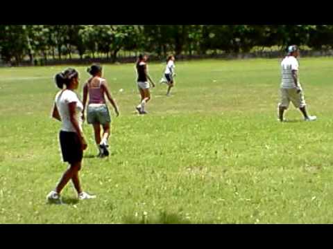 Chicas Jugando Futbol en la juan ramon molina - YouTube