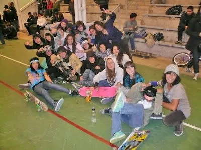 Chicas en skateboard - Imagui