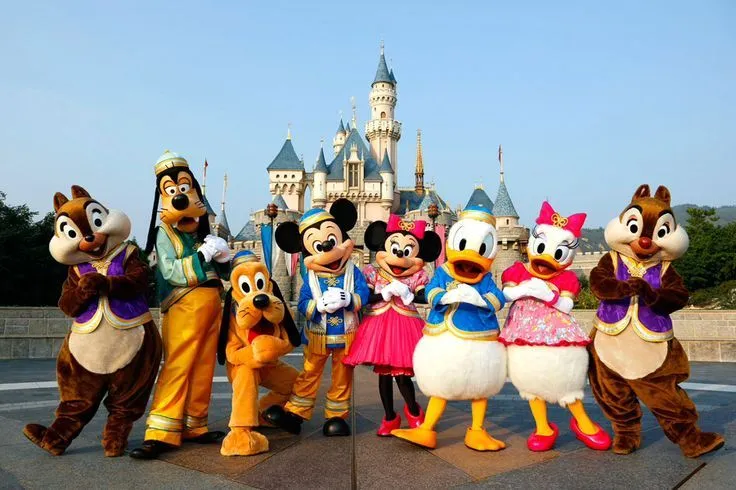 Chip, Goofy, Pluto, Mickey, Minnie, Donald, Daisy, and Dale ...