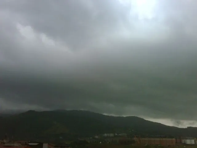 Cielo negro, vistas del Pagasarri | fotos de Última hora Cielo negro, vistas del Pagasarri | fotos de Última hora