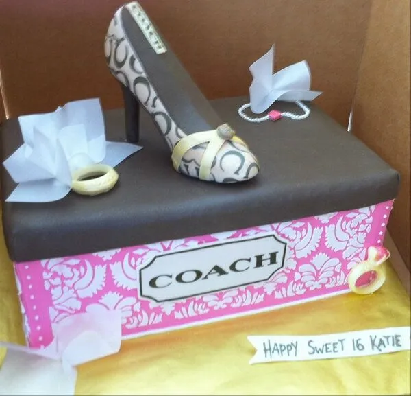 Coach cake. | Bizcocho pasta laminada | Pinterest | Coaches and Cake