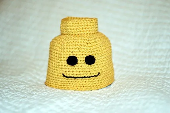 Cobija de bloques de LEGO y gorro de cabeza de LEGO | La Guarida Geek