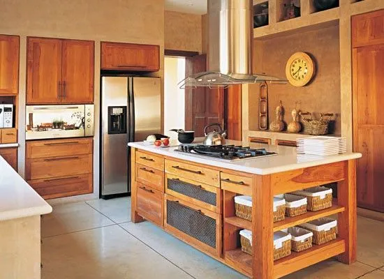 Esta cocina combina los rústico y lo moderno, donde conviven ...