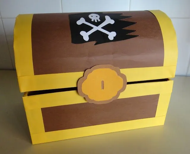 Como hacer un cofre de pirata en carton corrugado - Imagui