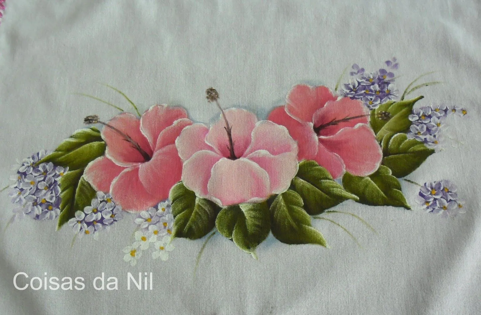 Coisas da Nil - Pintura em tecido: Flores e borboletas.