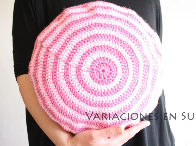 Cojín redondo // Crochet circular cushion | Variaciones en Su