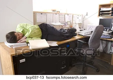 Colección de foto - macho, oficinista, durmiendo sobre escritorio ...