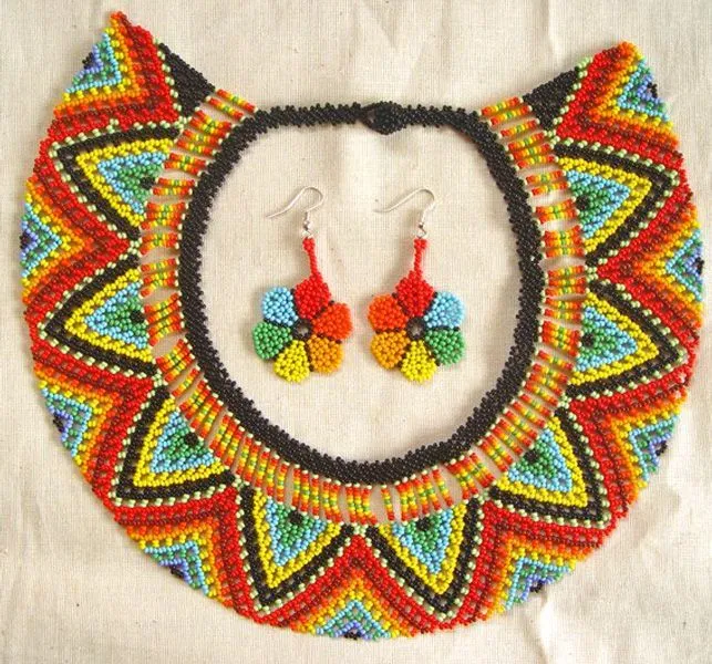 Collar en chaquira Pueblo Embera | Chaquiras | Pinterest | Collars