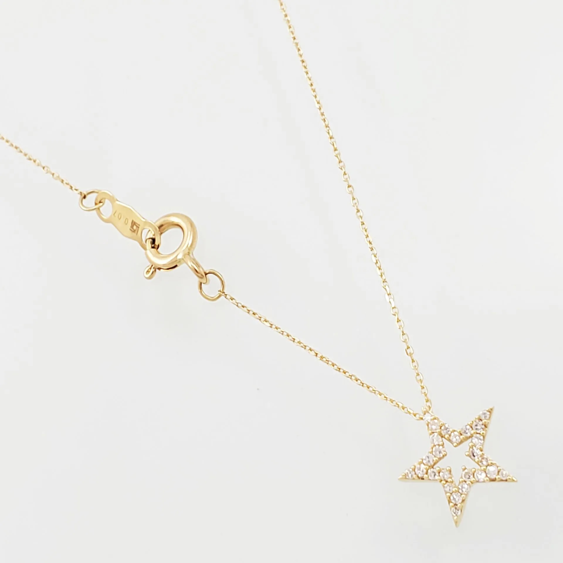 Collar estrella de 5 puntas con diamantes pavé - Oro Amarillo 18Kts -  Eurogems