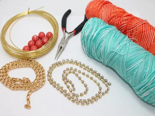 Como hacer un collar tejido con cadenas y abalorios | Manualidades ...