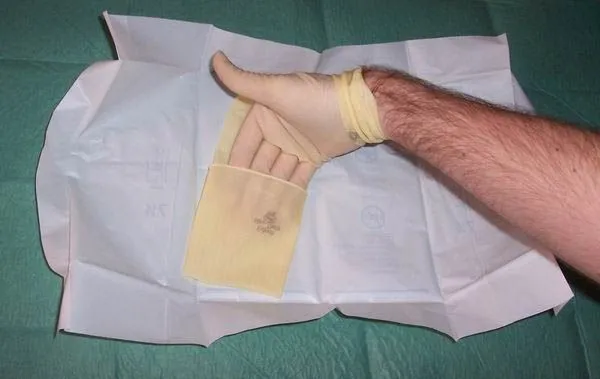 Técnicas de enfermería: Colocación de guantes esteriles