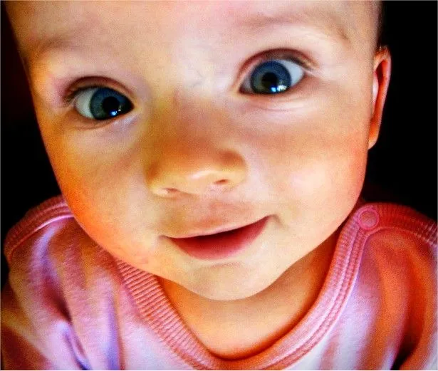 Qué color de ojos tendrá el bebé? - Bebé feliz