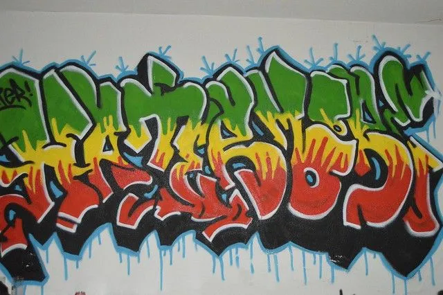 Graffiti ''Hatermoore'' colores rasta. #FumaWeed | Flickr - Photo ...