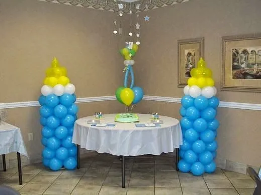 Columnas de globos con forma de teteros para baby showers ...