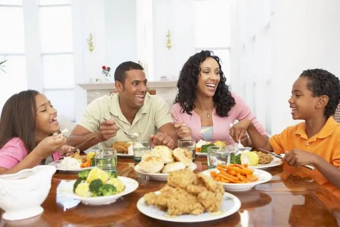 Comer en familia previene adicciones en jóvenes | EL UNIVERSAL ...