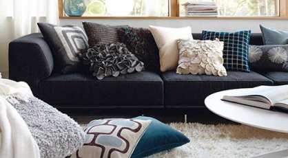 Complementos decorativos para un sofá negro | Muebles - Decora Ilumina