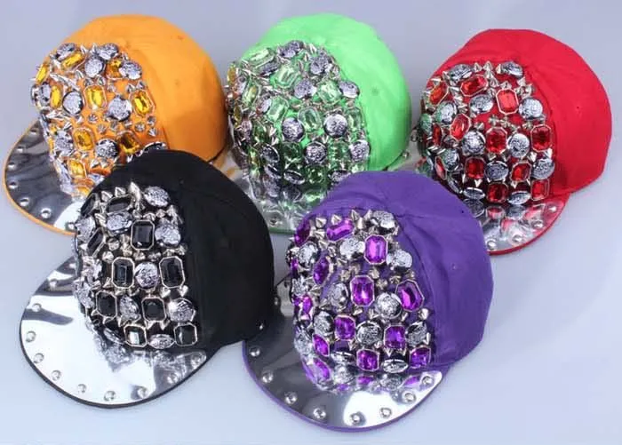 Gorras decoradas con piedras para damas - Imagui