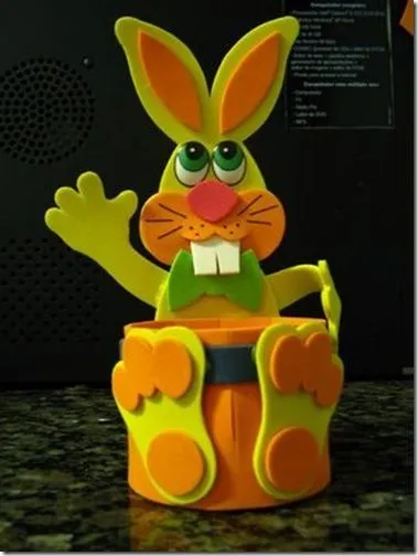 conejo de Pascua hecho en foami | Jugar y colorear