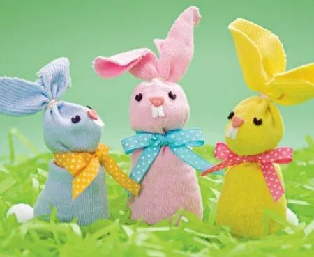Como hacer conejos de Pascua con calcetines | Decoideas.Net