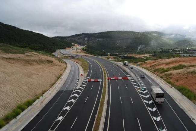 Construir una carretera en España es el doble de caro que hacerlo ...