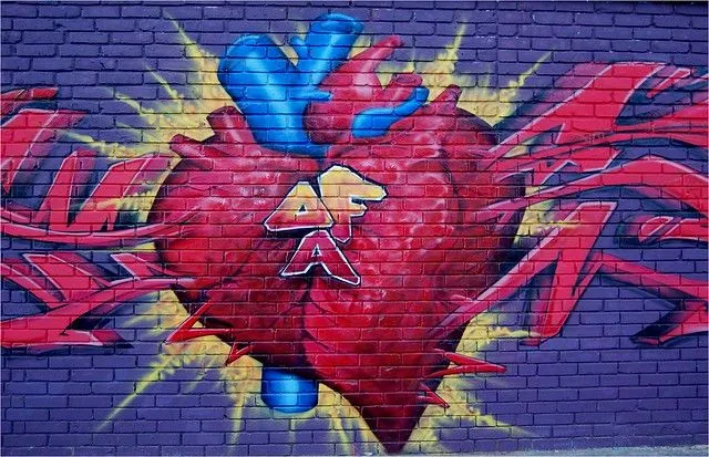 Graffiti de corazones rotos - Imagui