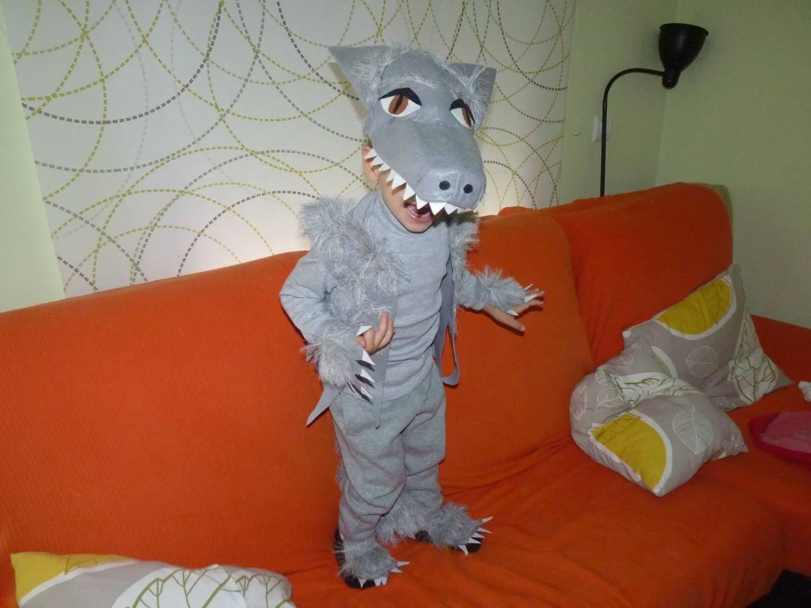 Las Cositas de Marga: Disfraz de lobo hecho a mano para niños ... Las Cositas de Marga: Disfraz de lobo hecho a mano para niños ...