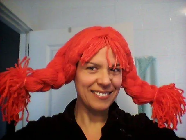 Las Cositas de Marga: Cómo hacer una peluca de Pipi con lana naranja.