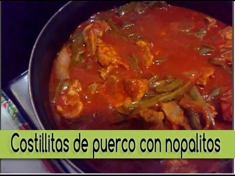 Costillas de puerco con nopalitos en salsa de chile guajillo ...