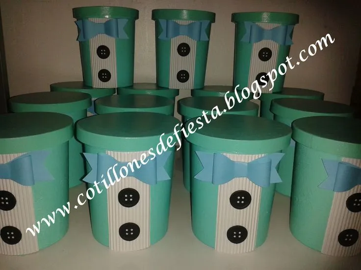 Cotillones realizados con potes plásticos reciclados. | COTILLONES ...