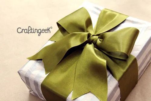 Craftingeek*: Cómo hacer moño para regalo paso a paso Craftingeek*: Cómo hacer moño para regalo paso a paso