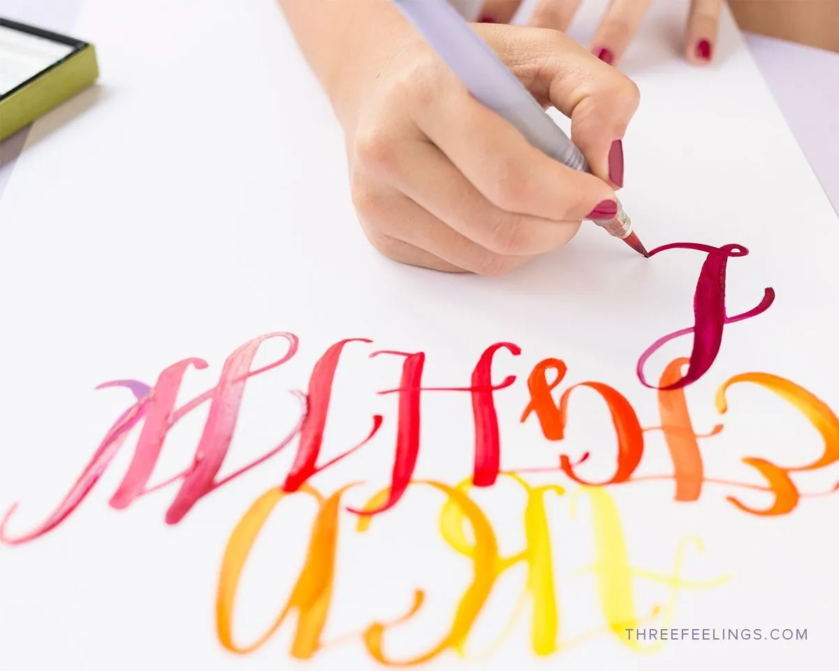 Crea un póster de alfabeto con lettering y acuarelas