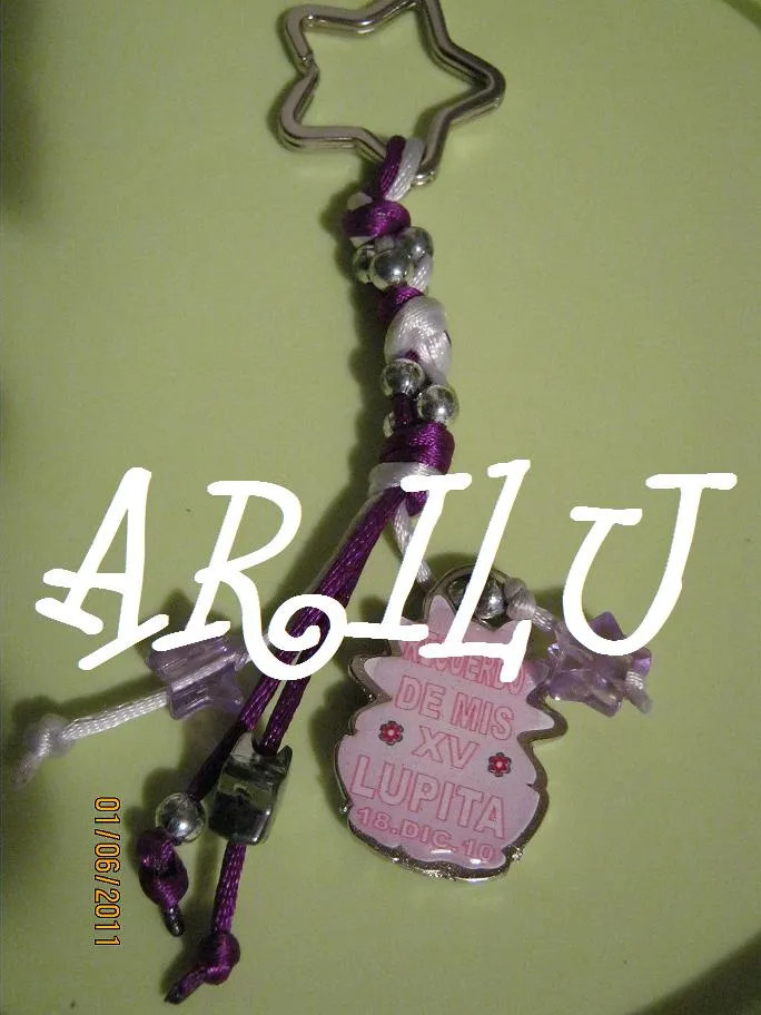 CREACIONES ARILU: RECUERDO 15 AÑOS LLAVERO CON VIRGENCIA PLIS CREACIONES ARILU: RECUERDO 15 AÑOS LLAVERO CON VIRGENCIA PLIS