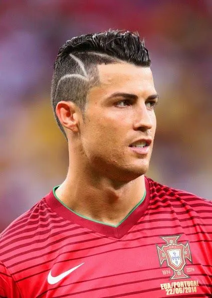 Cristiano Ronaldo estrena nuevo peinado en el partido contra ...