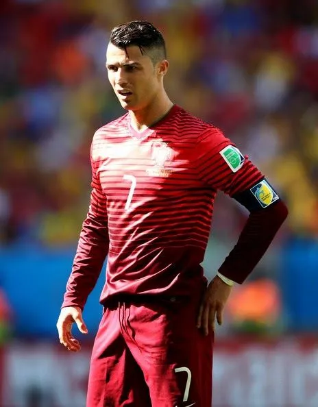Cristiano Ronaldo vuelve a estrenar peinado en el partido contra ...