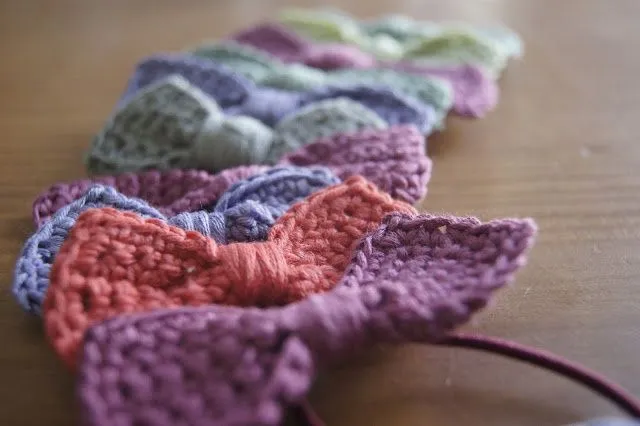 Crochet Bows - Tutorial ❥ 4U // hf | CINTILLOS PAÑOLETAS NIÑAS ...