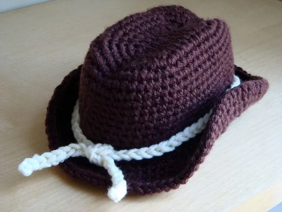 Crochet el sombrero de vaquero fotografía por FiberFlowersAndBeads