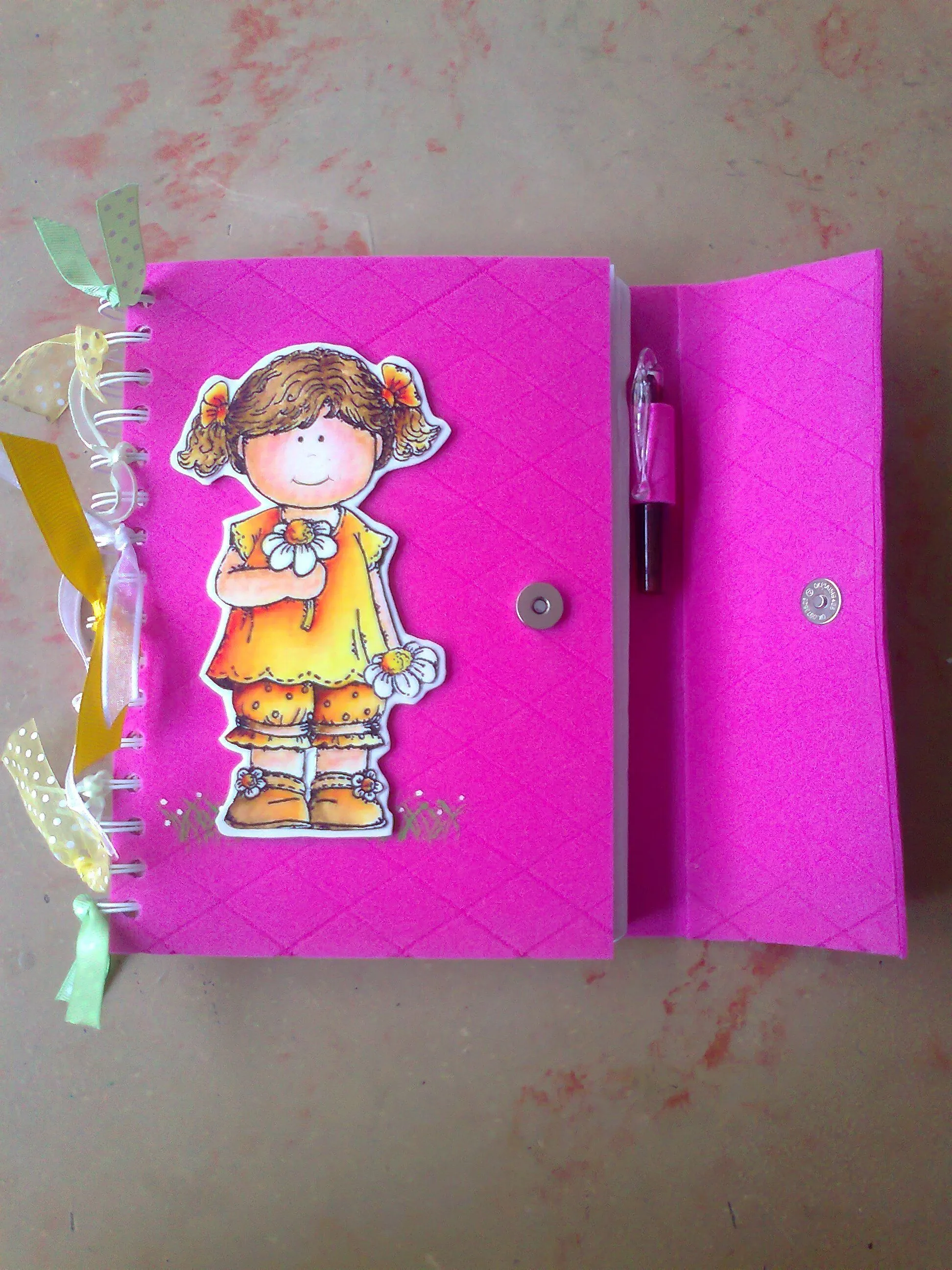 Cuaderno forrado en foami | cuaderno decorado con goma eva | Pinterest