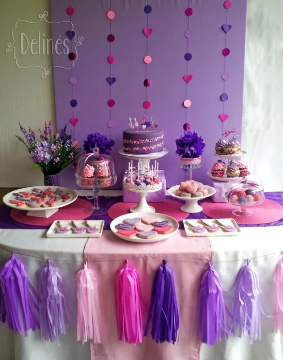 Cumple pop y romántico en rosa y violeta. Mesa dulce con Torta ...