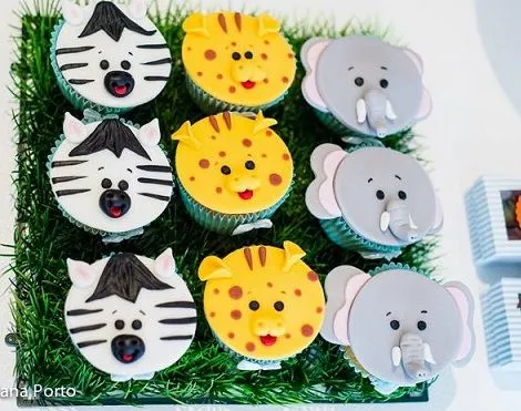 cumpleanos-1-ano-zoo-cupcakes.jpg