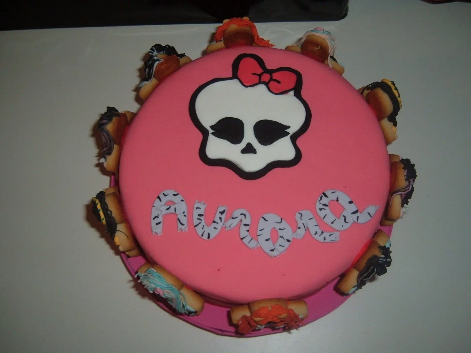 Cumpleaños Monster High: | Tarta Blanca: La repostería hecha arte.