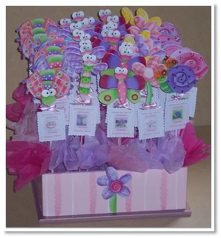 Mesa de cumpleaños de flores y mariposas para niñas - Imagui